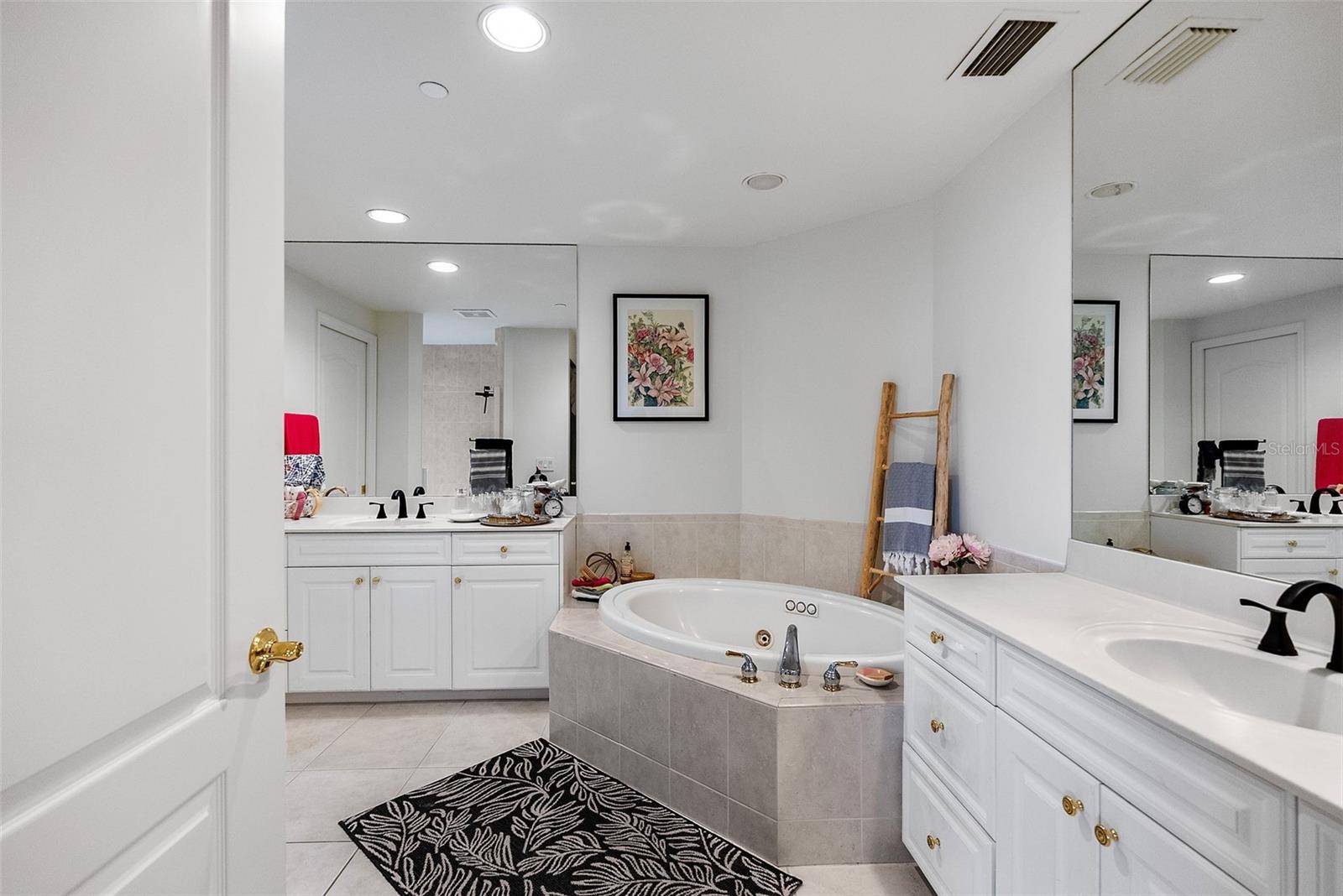 100 Bch Dr #1501 ST PETERSBURG, FL 33701