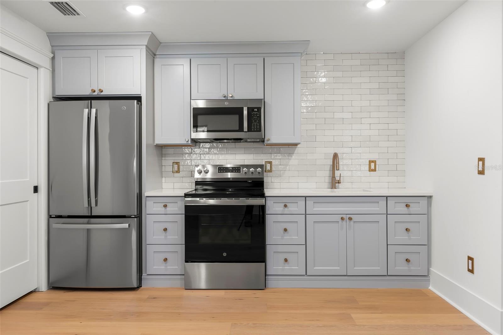 1038 26TH Ave ST PETERSBURG, FL 33703