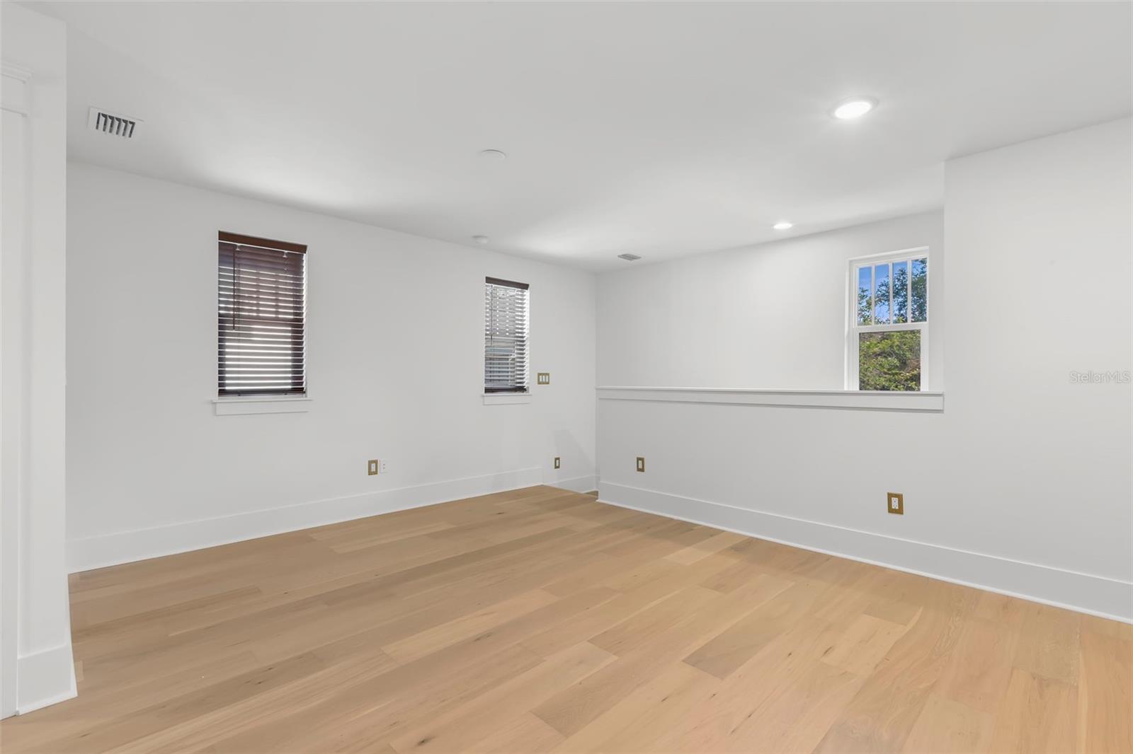 1038 26TH Ave ST PETERSBURG, FL 33703