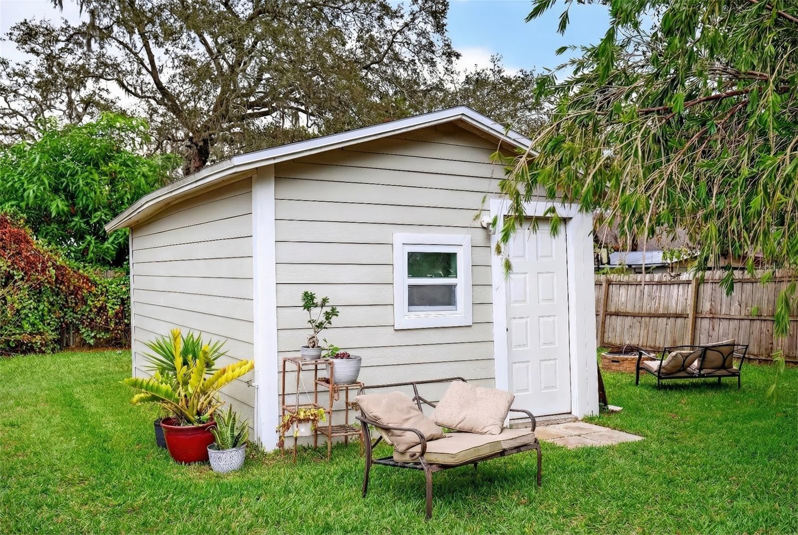 8917 N WILLOW Ave TAMPA, FL 33604