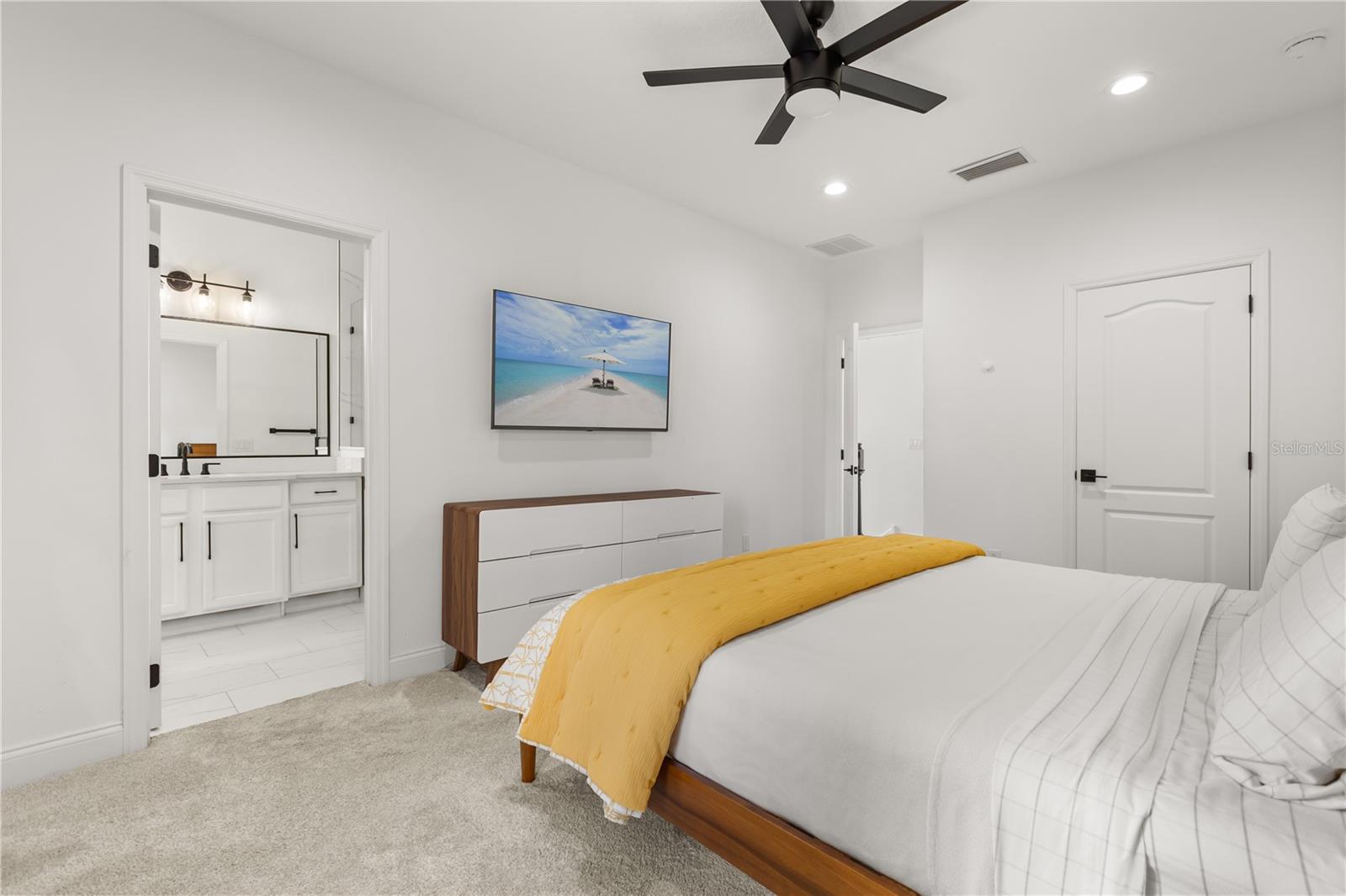 2011 E ESTHER St ORLANDO, FL 32806