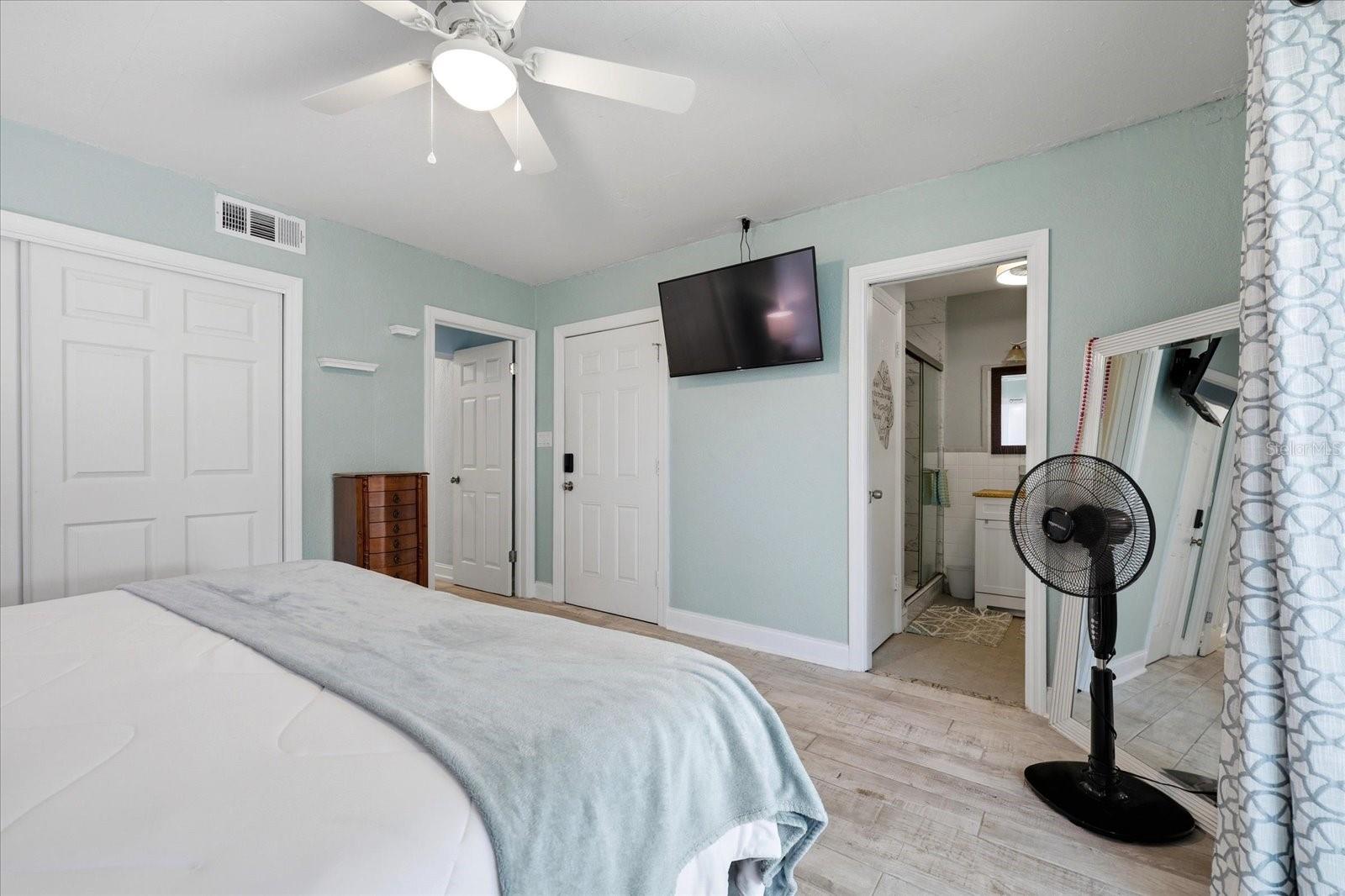 712 S GLENWOOD Ave CLEARWATER, FL 33756