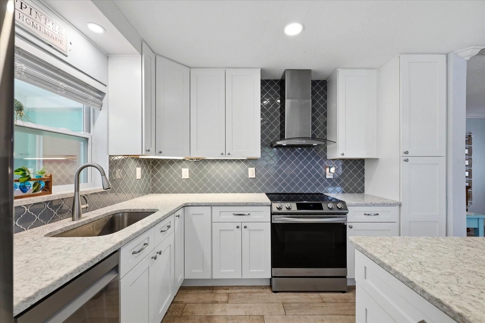 712 S GLENWOOD Ave CLEARWATER, FL 33756
