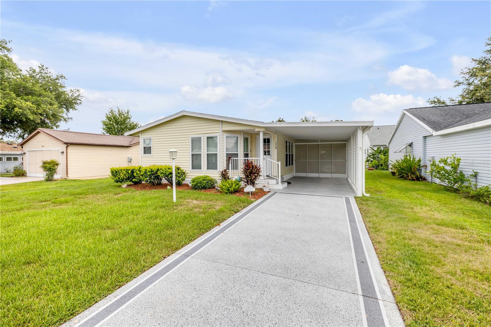 1228 MARIA Ct