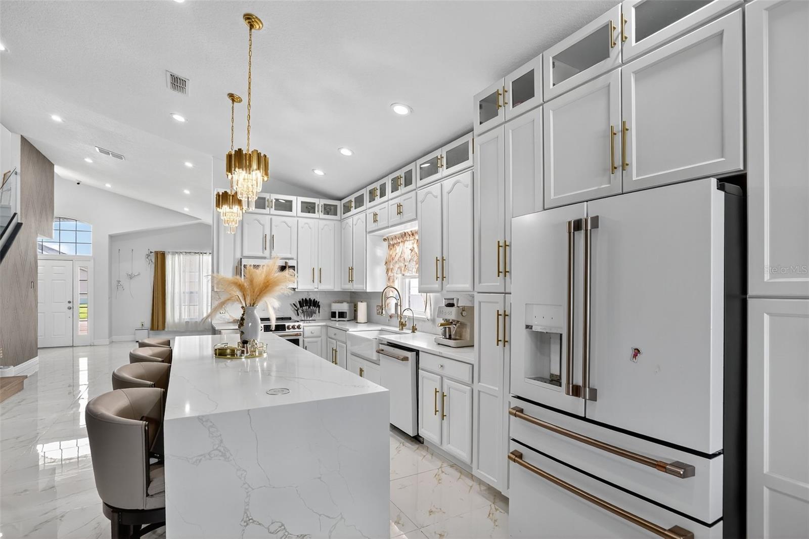 738 HACIENDA Cir KISSIMMEE, FL 34741