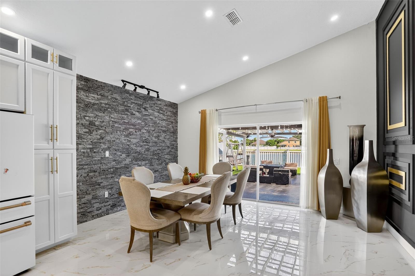 738 HACIENDA Cir KISSIMMEE, FL 34741