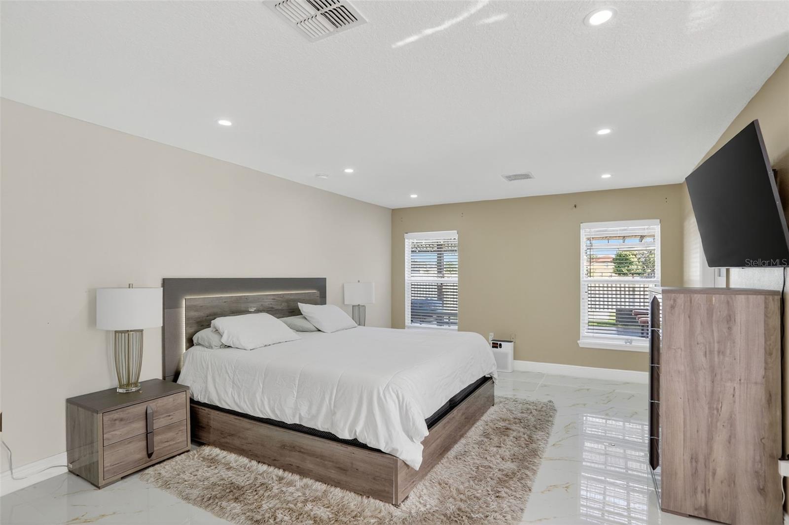 738 HACIENDA Cir KISSIMMEE, FL 34741