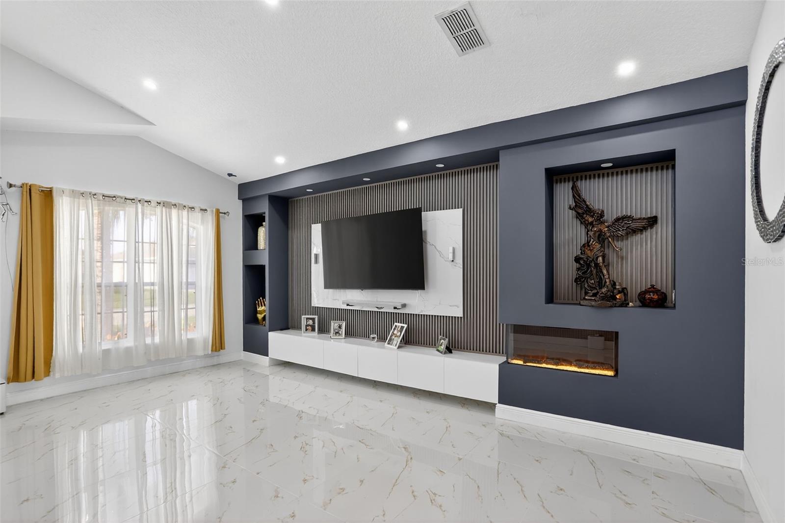 738 HACIENDA Cir KISSIMMEE, FL 34741