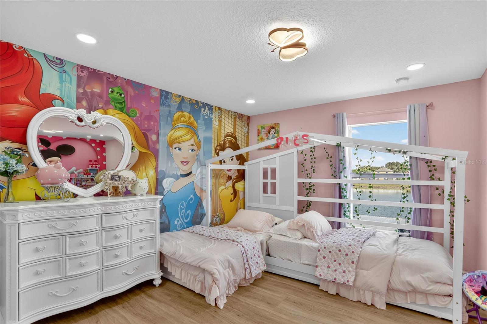 738 HACIENDA Cir KISSIMMEE, FL 34741