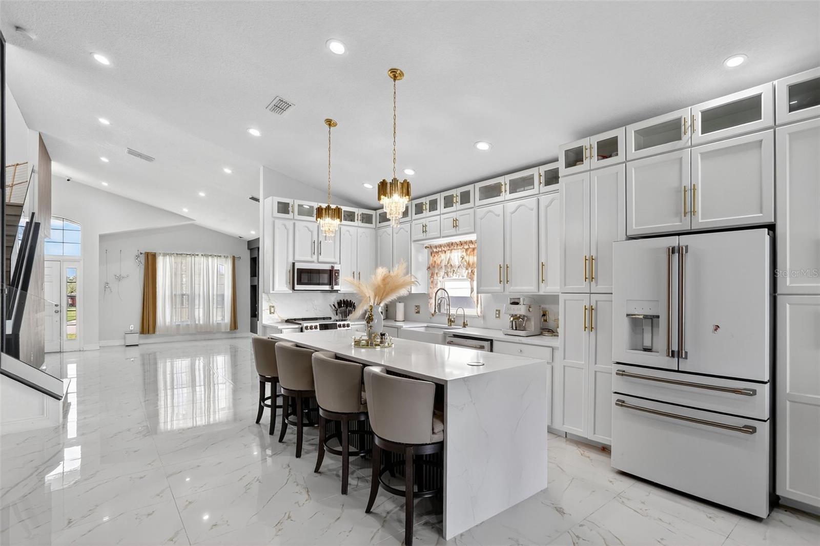 738 HACIENDA Cir KISSIMMEE, FL 34741