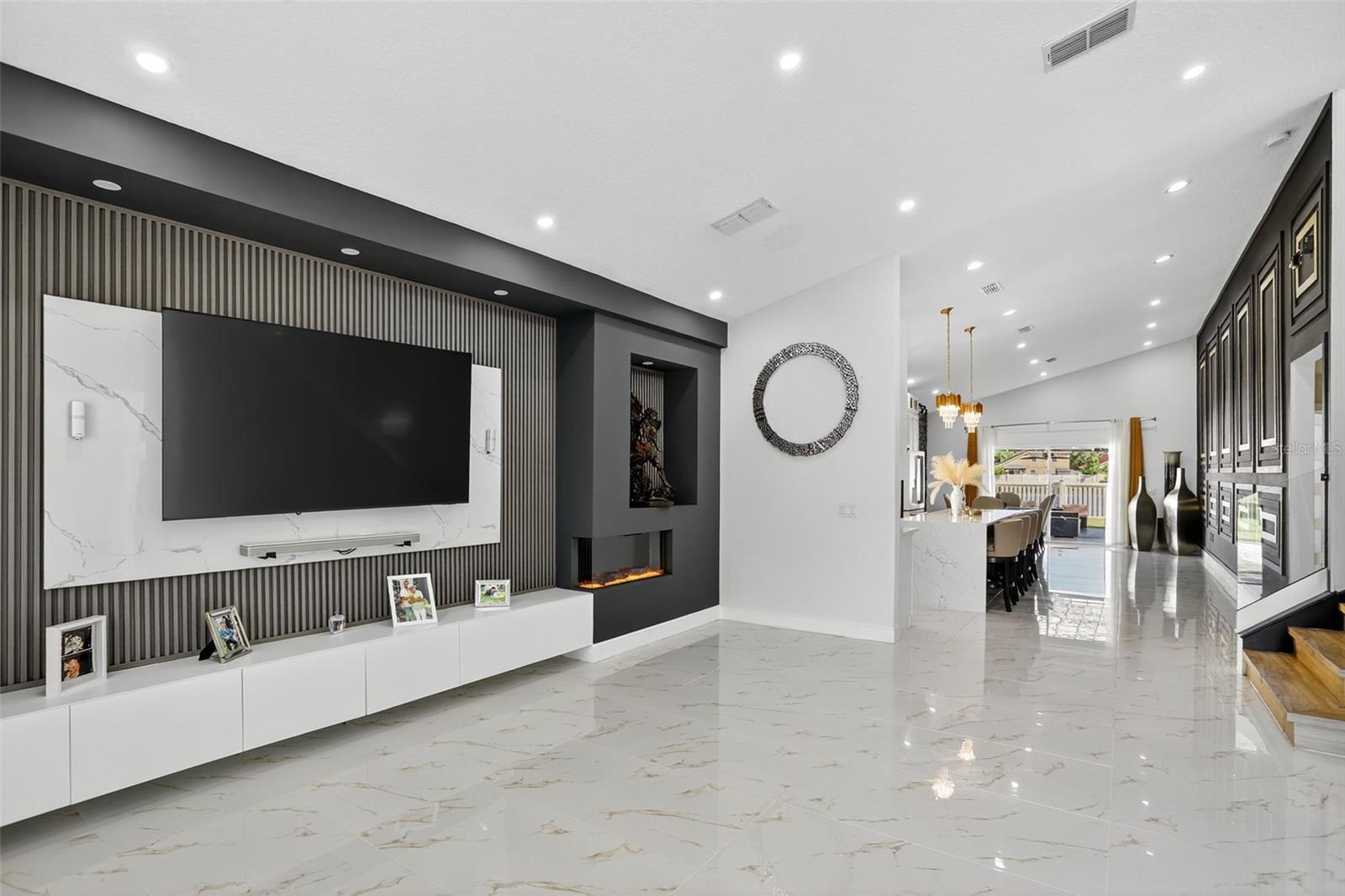 738 HACIENDA Cir KISSIMMEE, FL 34741