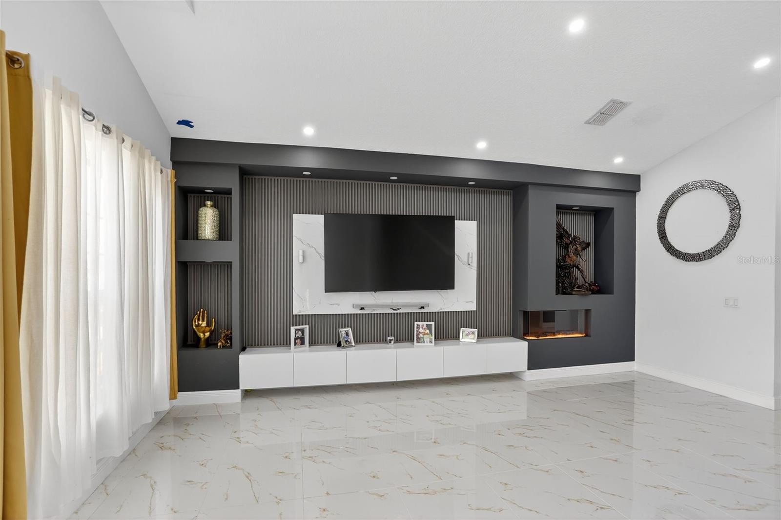 738 HACIENDA Cir KISSIMMEE, FL 34741