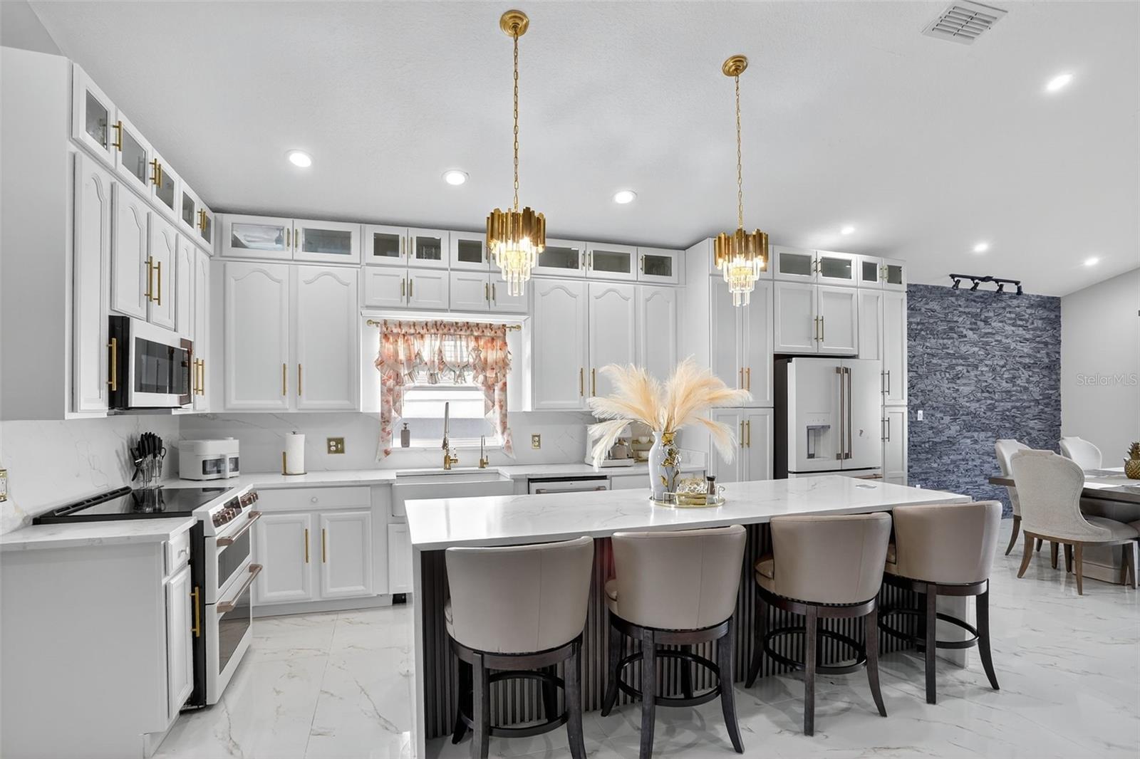 738 HACIENDA Cir KISSIMMEE, FL 34741