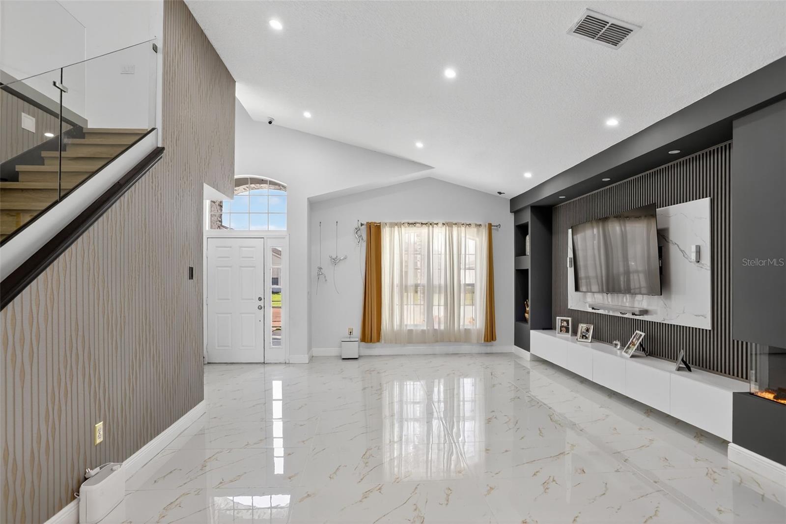 738 HACIENDA Cir KISSIMMEE, FL 34741