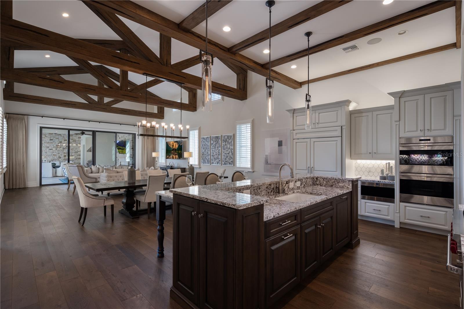 10443 LOS FELIZ Dr GOLDEN OAK, FL 32836