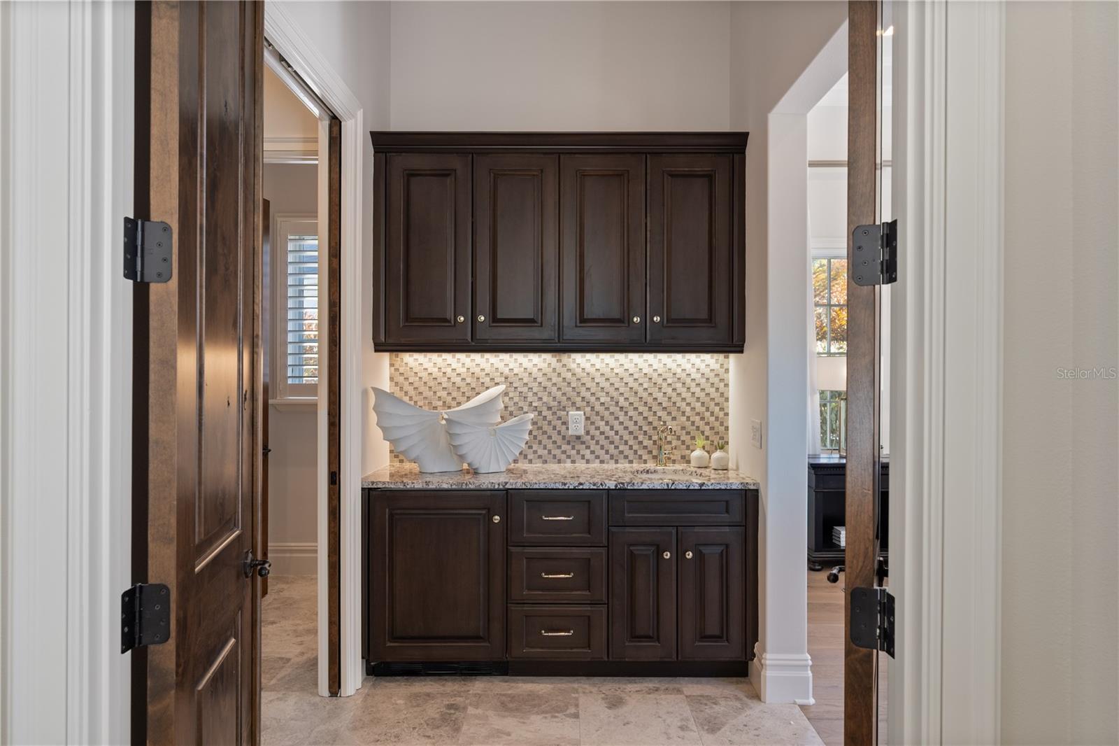 10443 LOS FELIZ Dr GOLDEN OAK, FL 32836