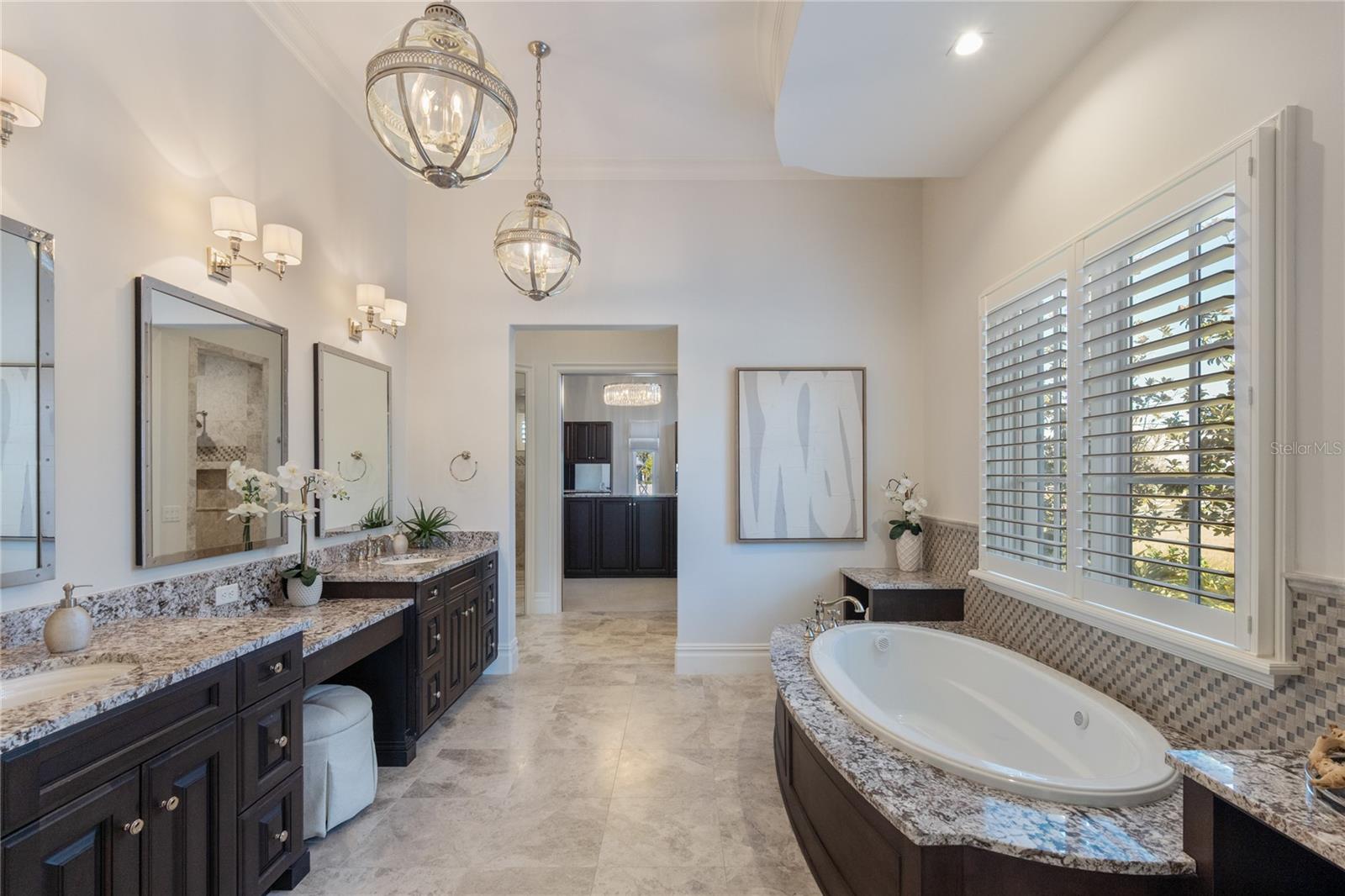 10443 LOS FELIZ Dr GOLDEN OAK, FL 32836