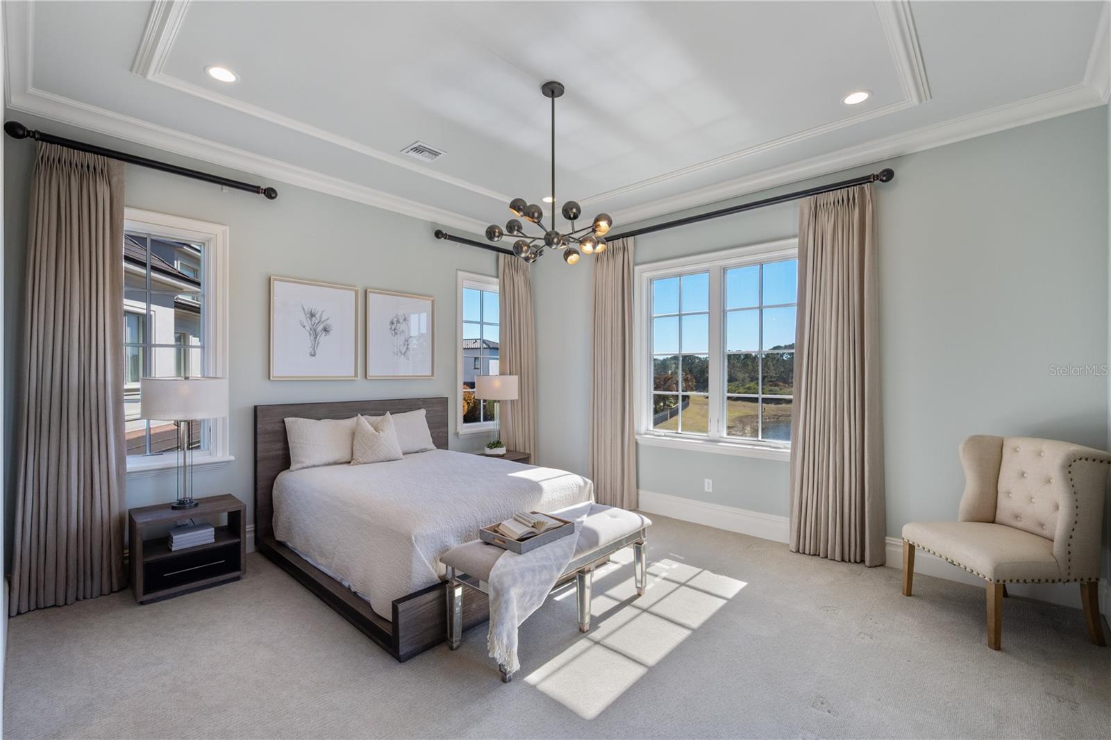 10443 LOS FELIZ Dr GOLDEN OAK, FL 32836