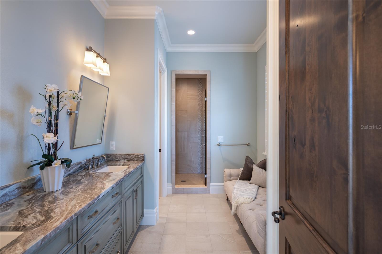 10443 LOS FELIZ Dr GOLDEN OAK, FL 32836