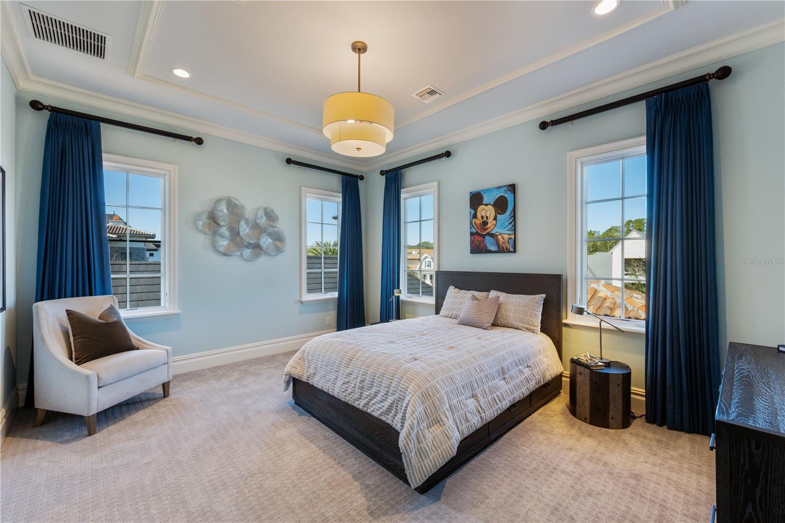 10443 LOS FELIZ Dr GOLDEN OAK, FL 32836