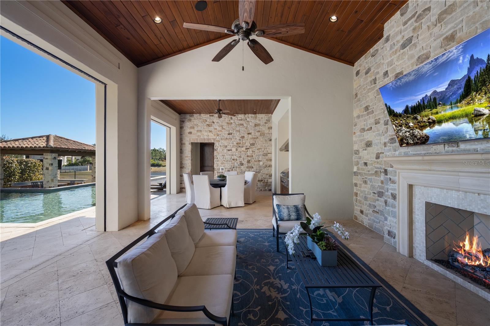 10443 LOS FELIZ Dr GOLDEN OAK, FL 32836