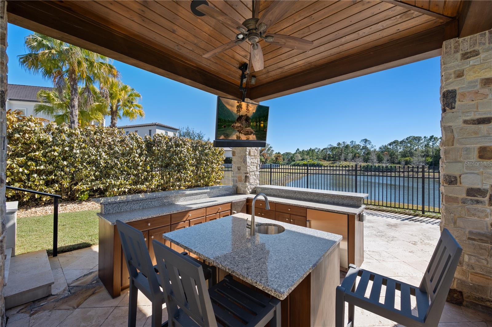 10443 LOS FELIZ Dr GOLDEN OAK, FL 32836