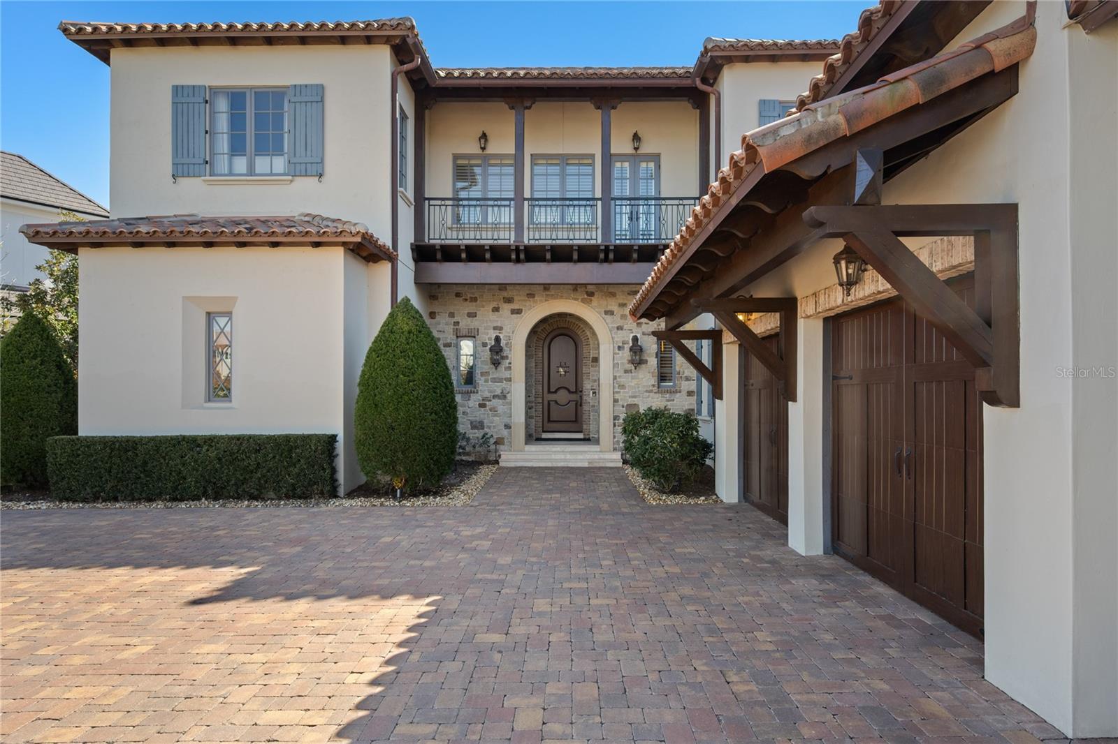 10443 LOS FELIZ Dr GOLDEN OAK, FL 32836