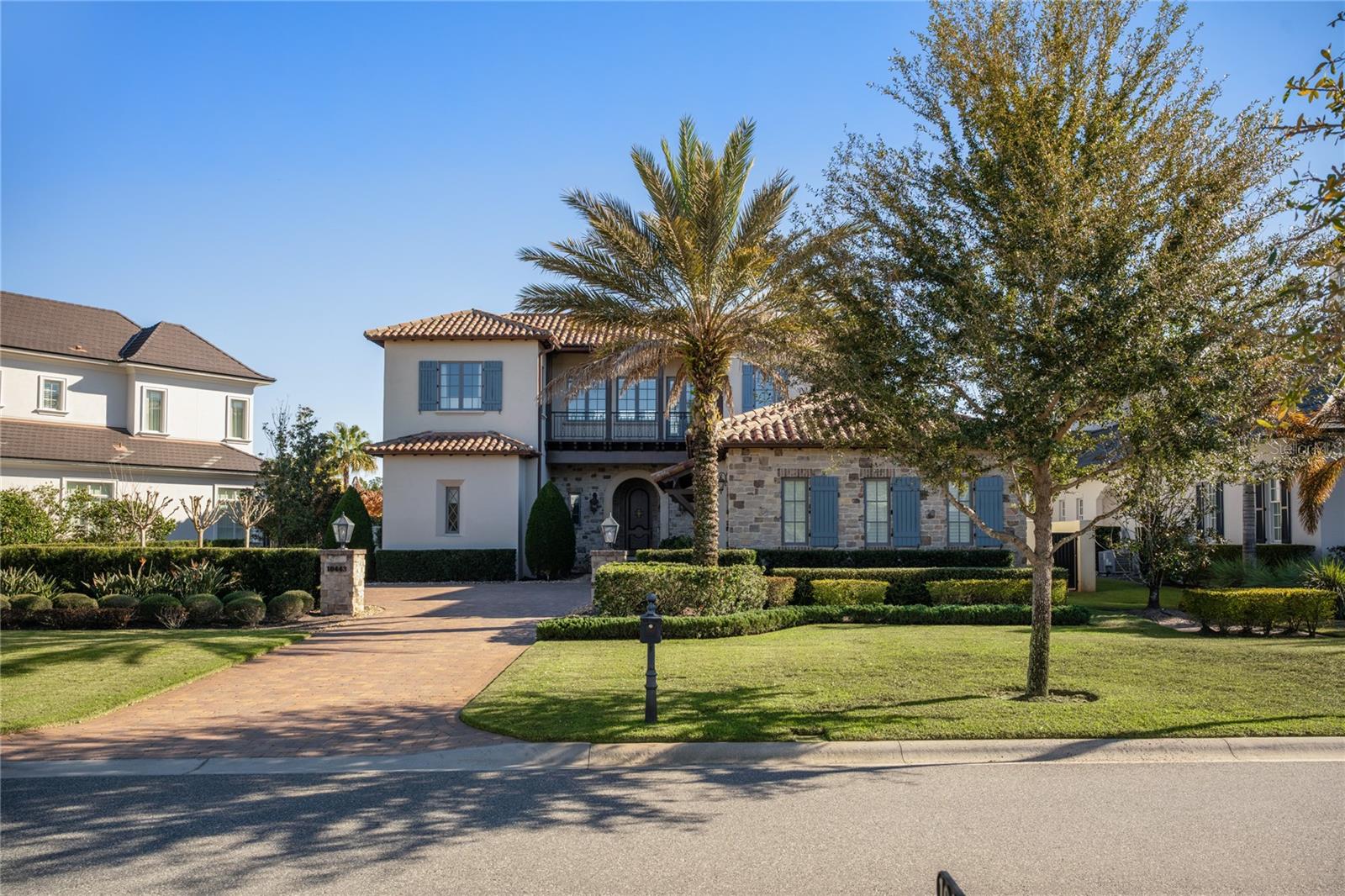 10443 LOS FELIZ Dr GOLDEN OAK, FL 32836