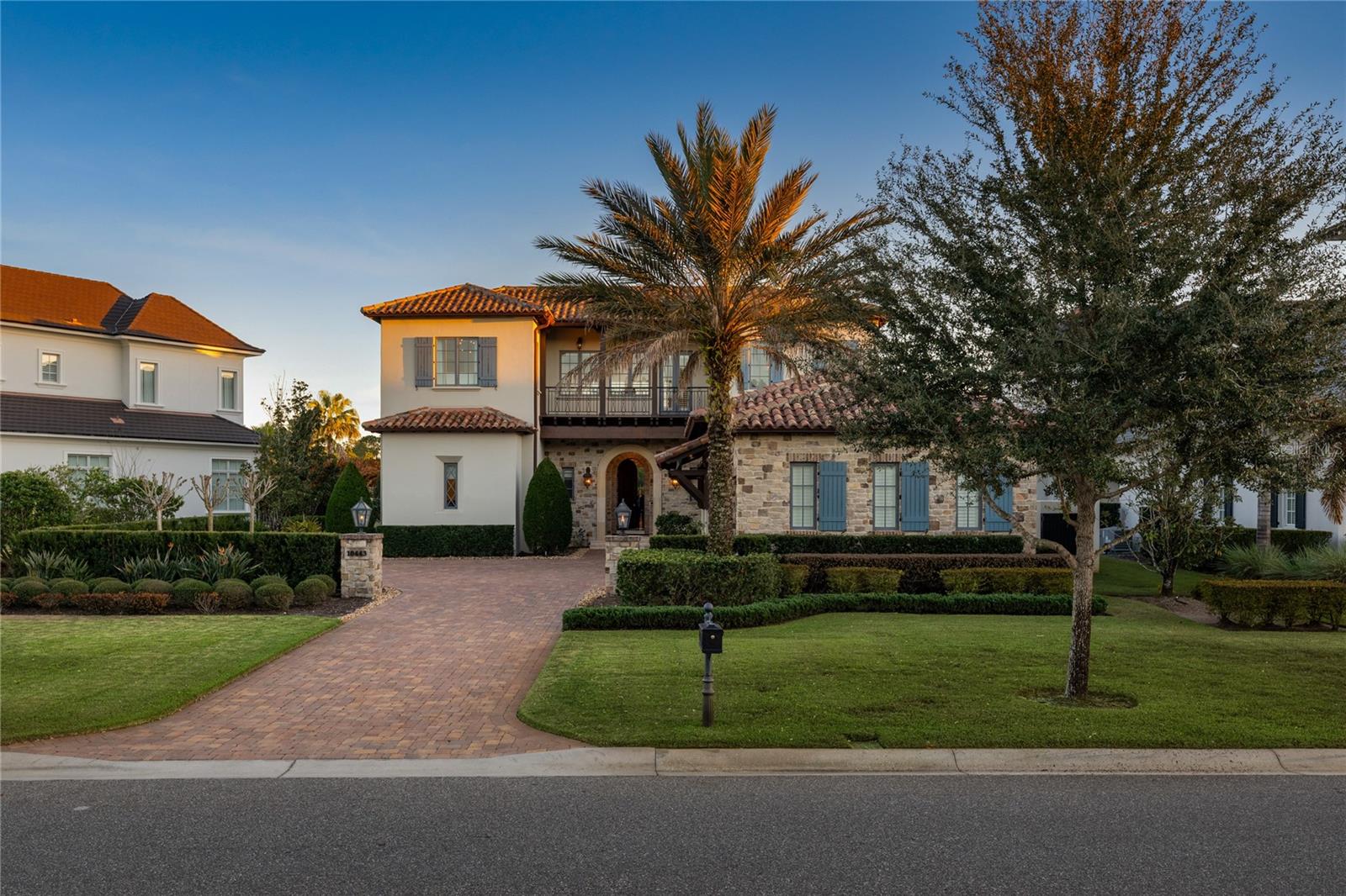 10443 LOS FELIZ Dr GOLDEN OAK, FL 32836