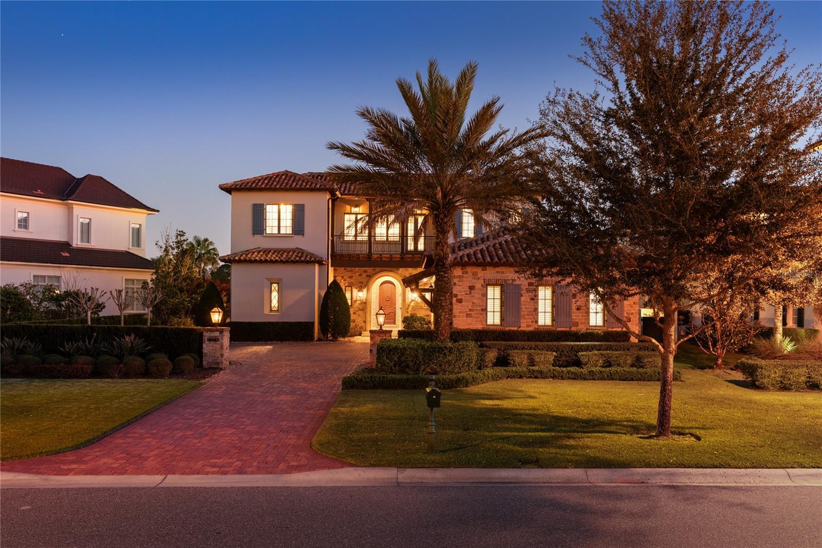 10443 LOS FELIZ Dr GOLDEN OAK, FL 32836