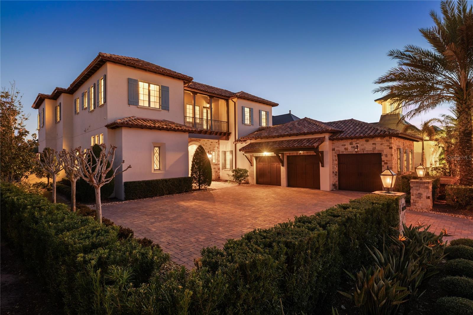 10443 LOS FELIZ Dr GOLDEN OAK, FL 32836