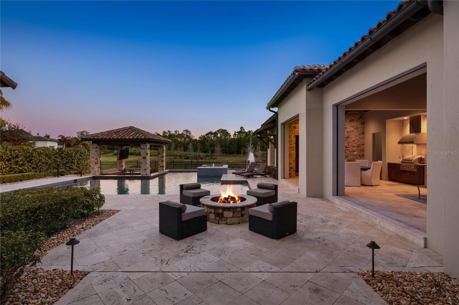 10443 LOS FELIZ Dr GOLDEN OAK, FL 32836