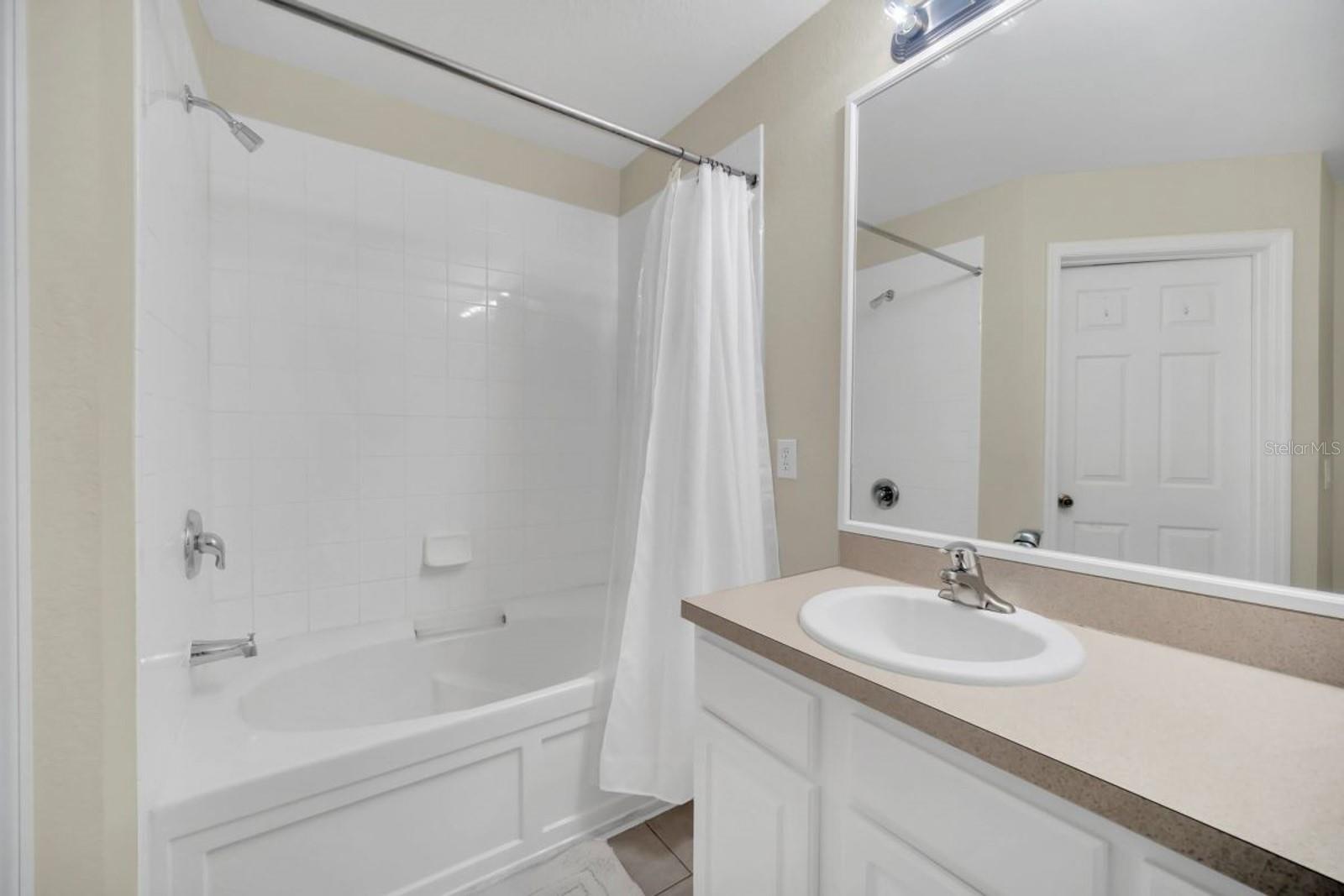 2545 RENSHAW St KISSIMMEE, FL 34747