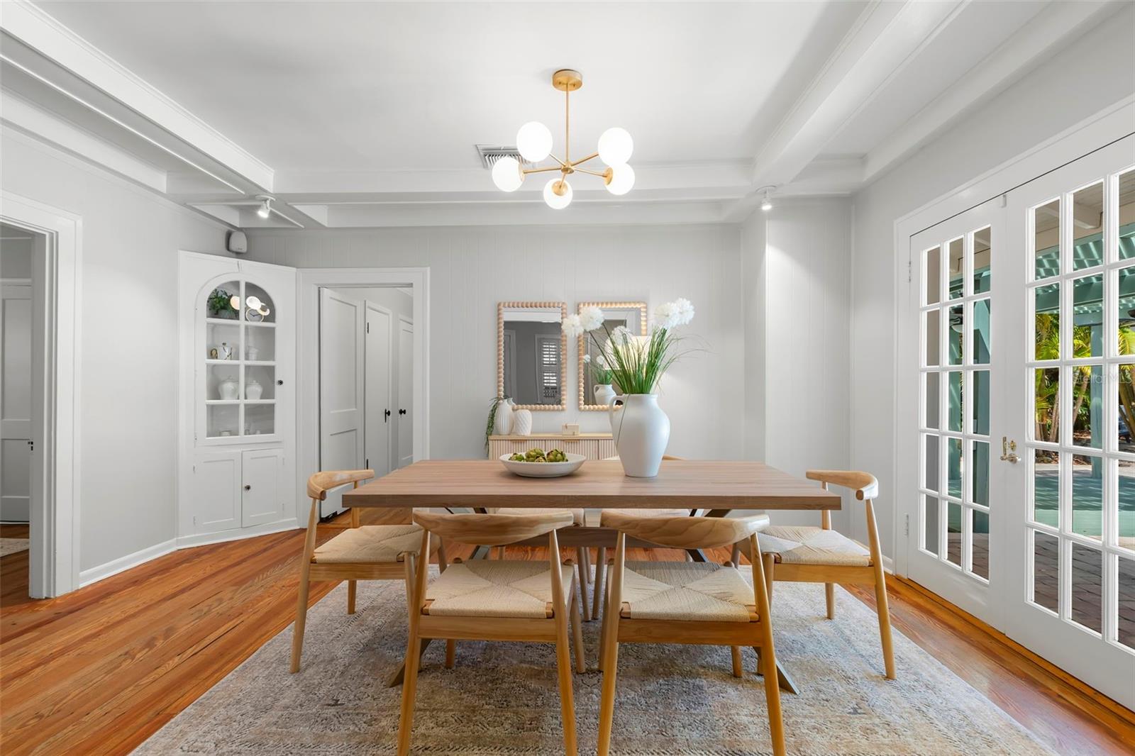 230 27TH St ST PETERSBURG, FL 33713