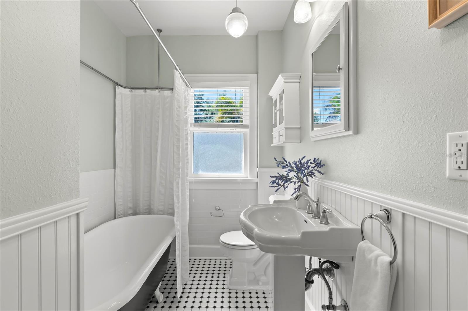 230 27TH St ST PETERSBURG, FL 33713