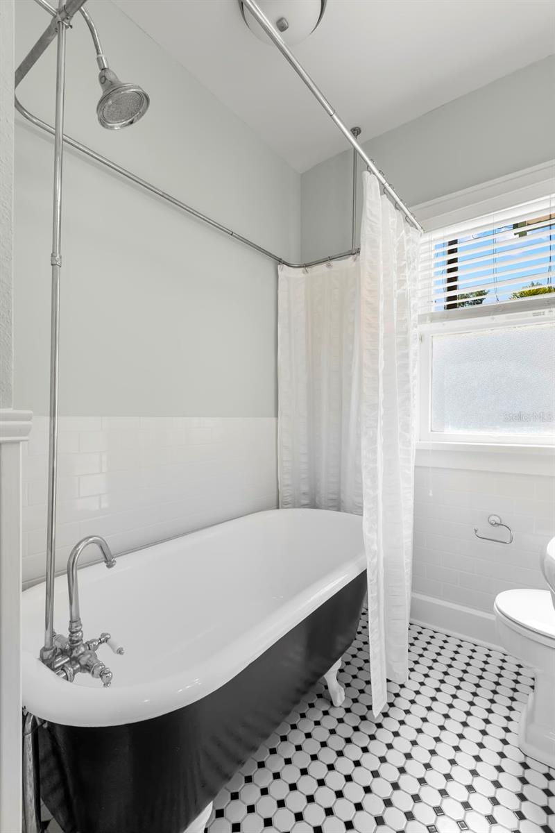 230 27TH St ST PETERSBURG, FL 33713