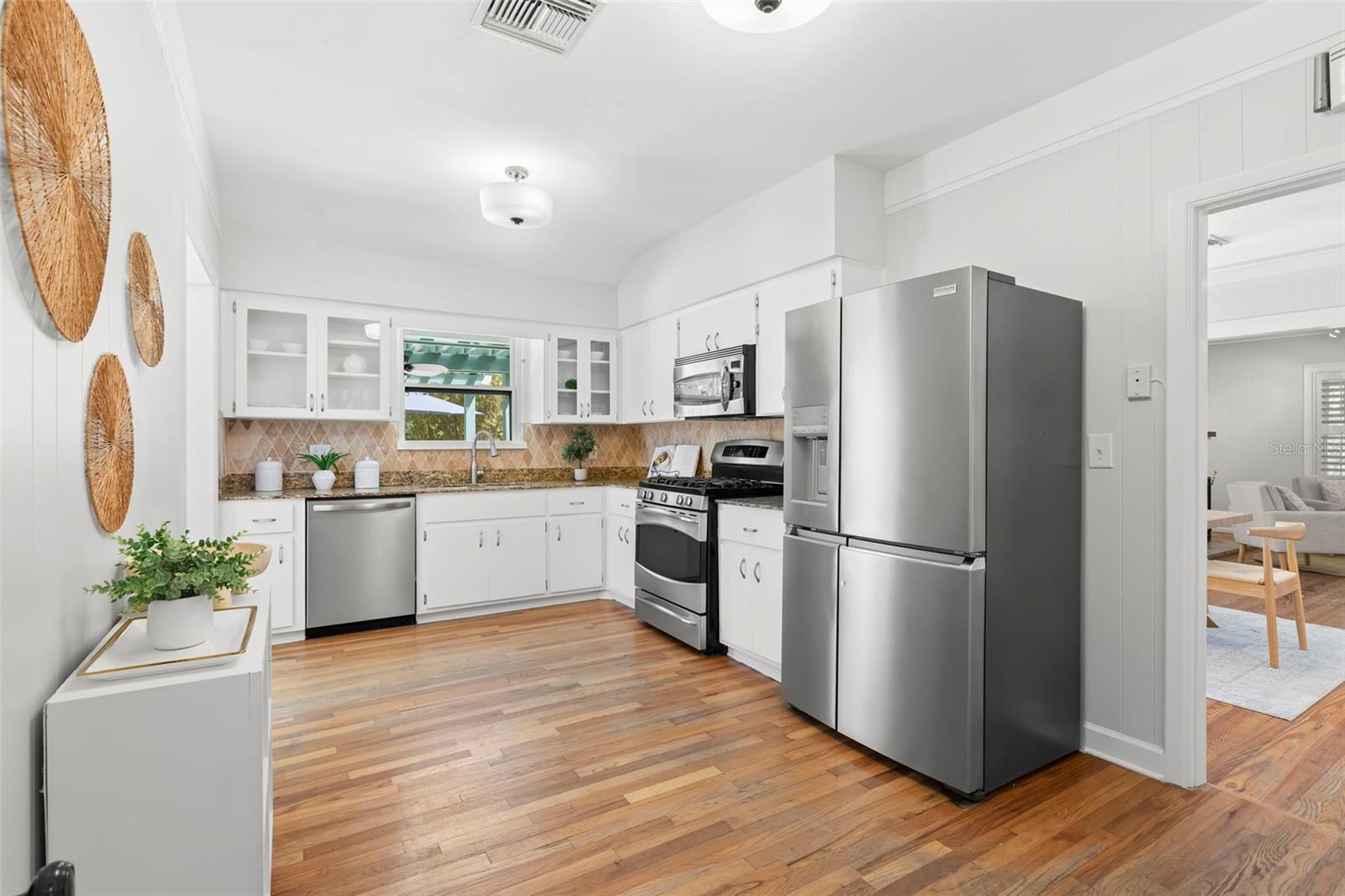 230 27TH St ST PETERSBURG, FL 33713