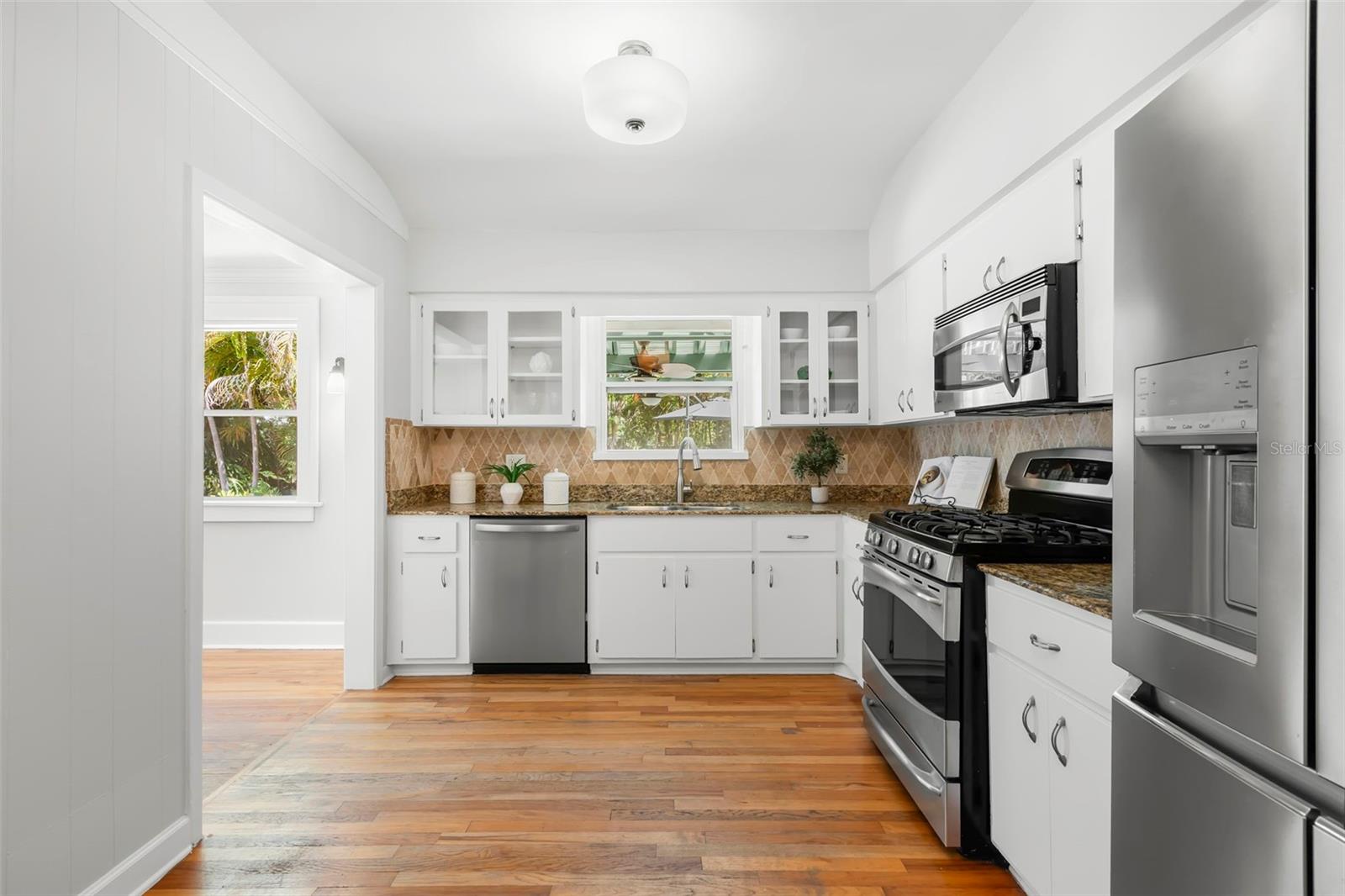 230 27TH St ST PETERSBURG, FL 33713