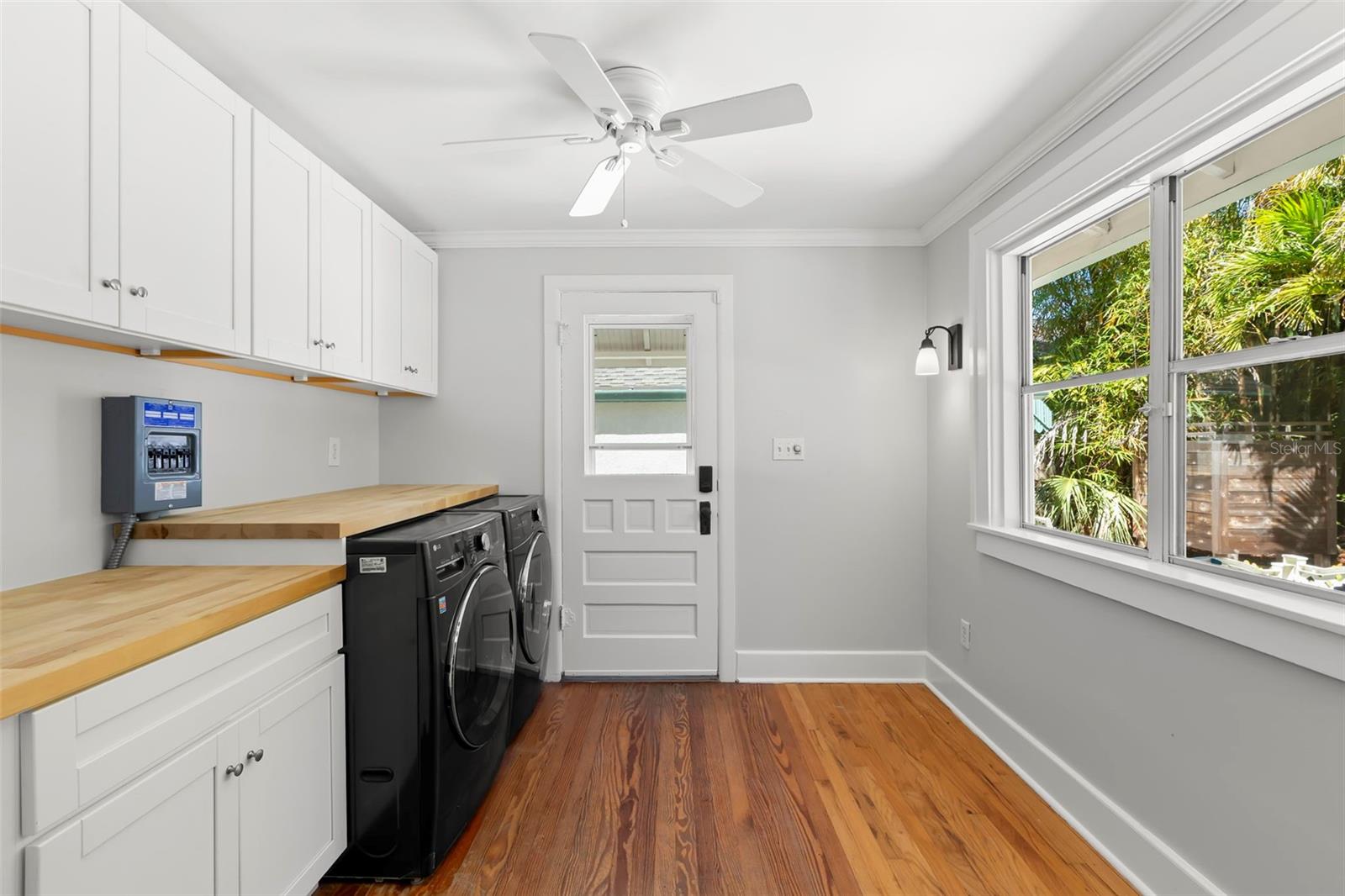 230 27TH St ST PETERSBURG, FL 33713