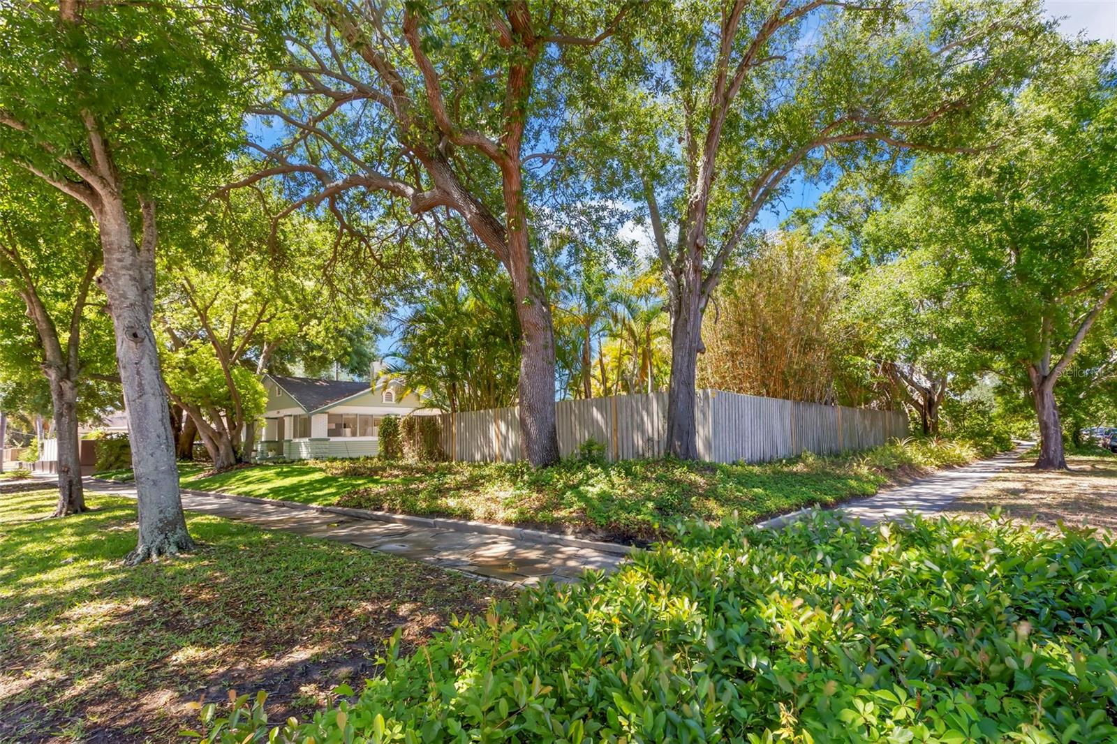 230 27TH St ST PETERSBURG, FL 33713