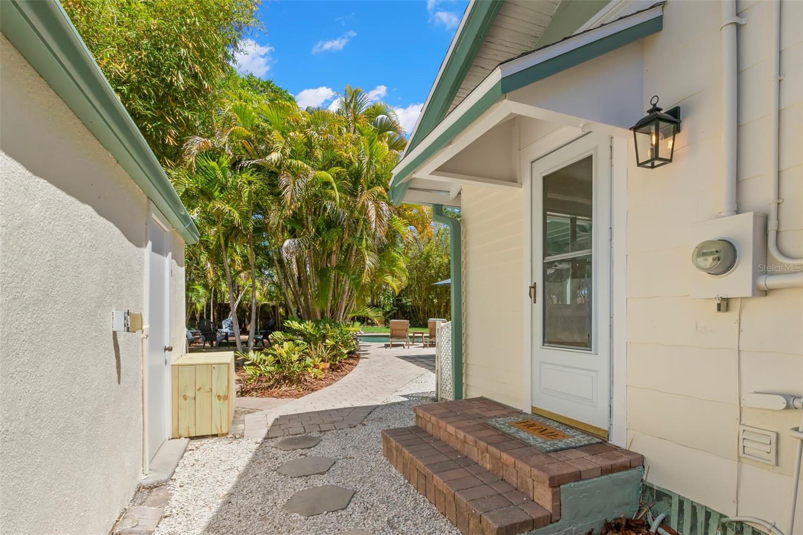 230 27TH St ST PETERSBURG, FL 33713