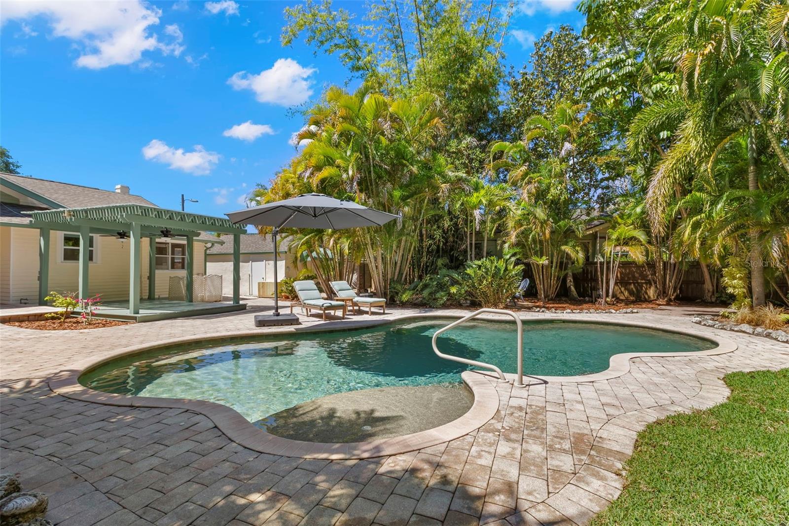 230 27TH St ST PETERSBURG, FL 33713