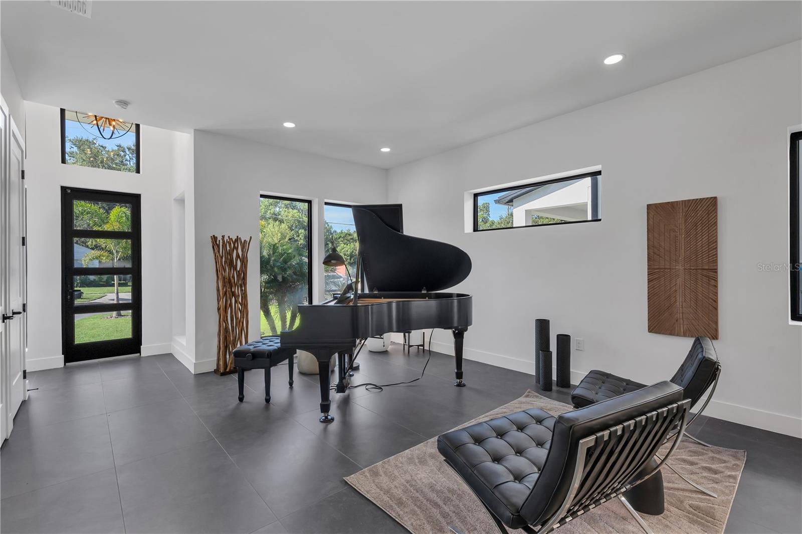 239 E HARDING St ORLANDO, FL 32806