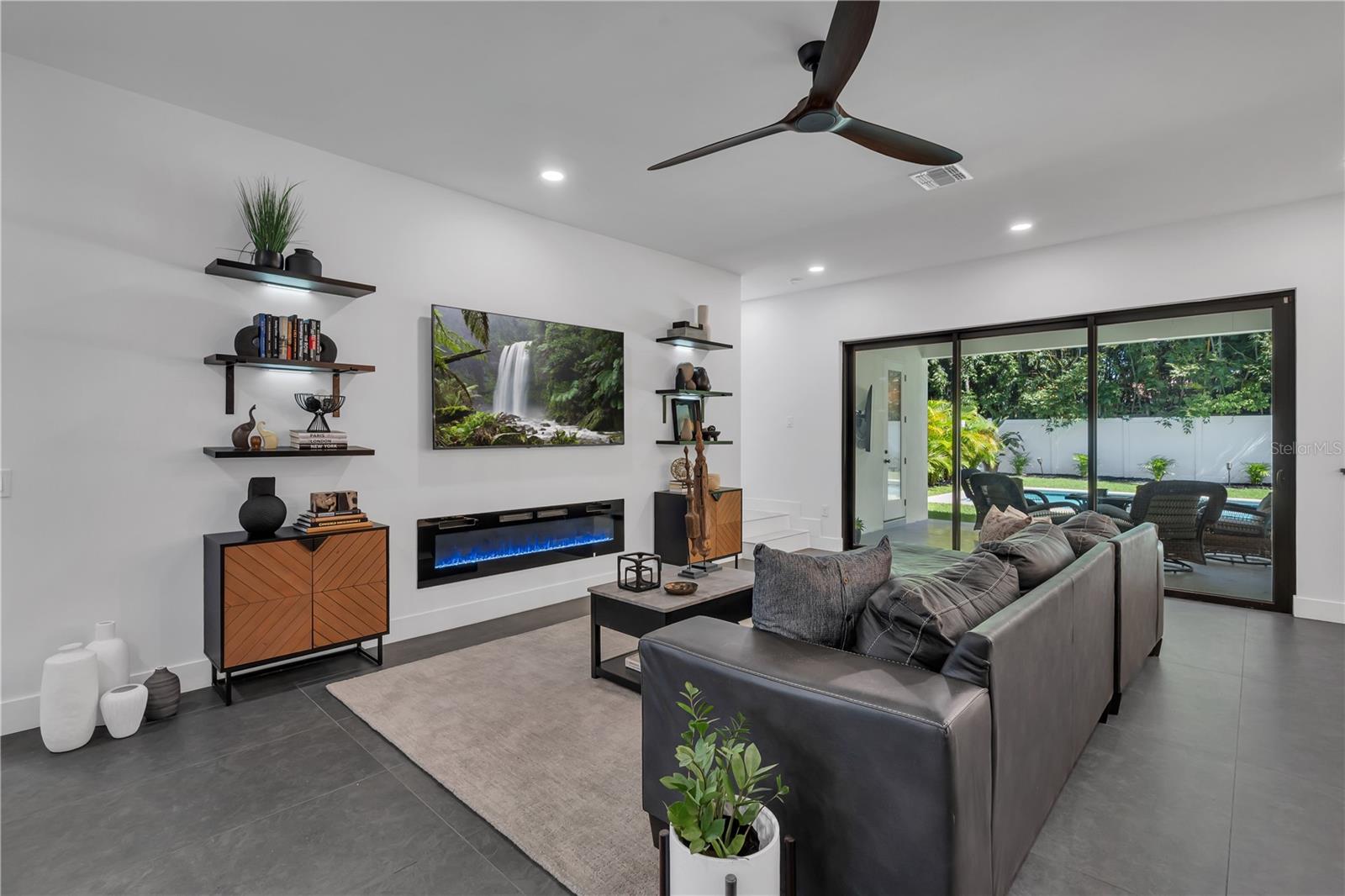 239 E HARDING St ORLANDO, FL 32806