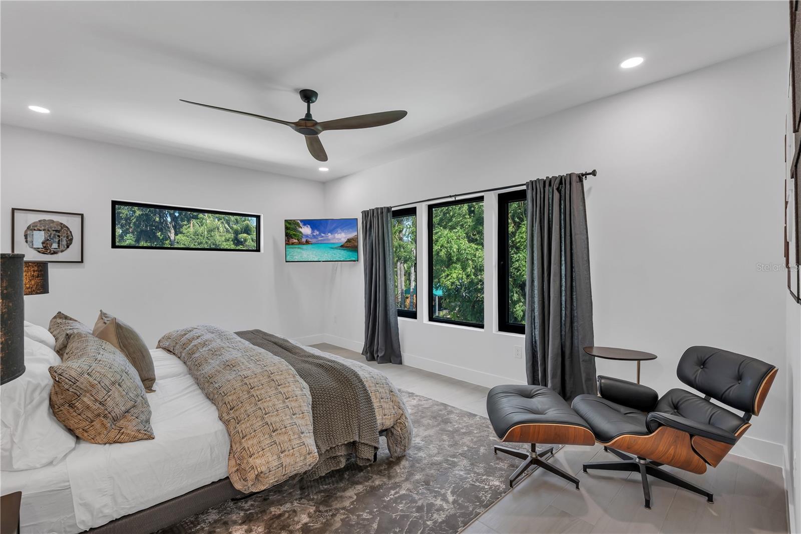 239 E HARDING St ORLANDO, FL 32806