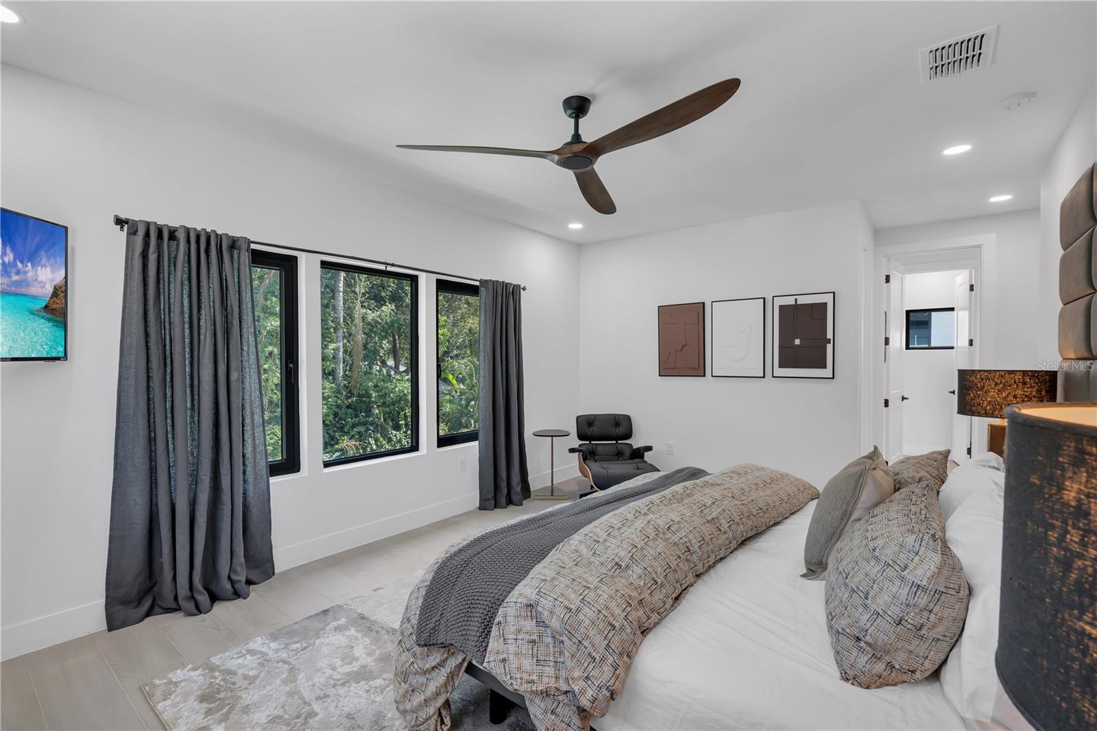 239 E HARDING St ORLANDO, FL 32806