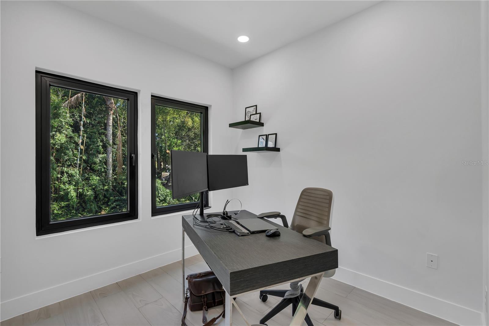 239 E HARDING St ORLANDO, FL 32806