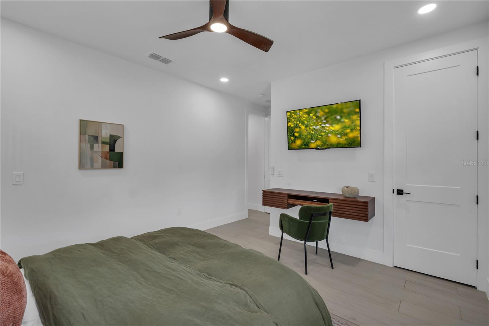 239 E HARDING St ORLANDO, FL 32806