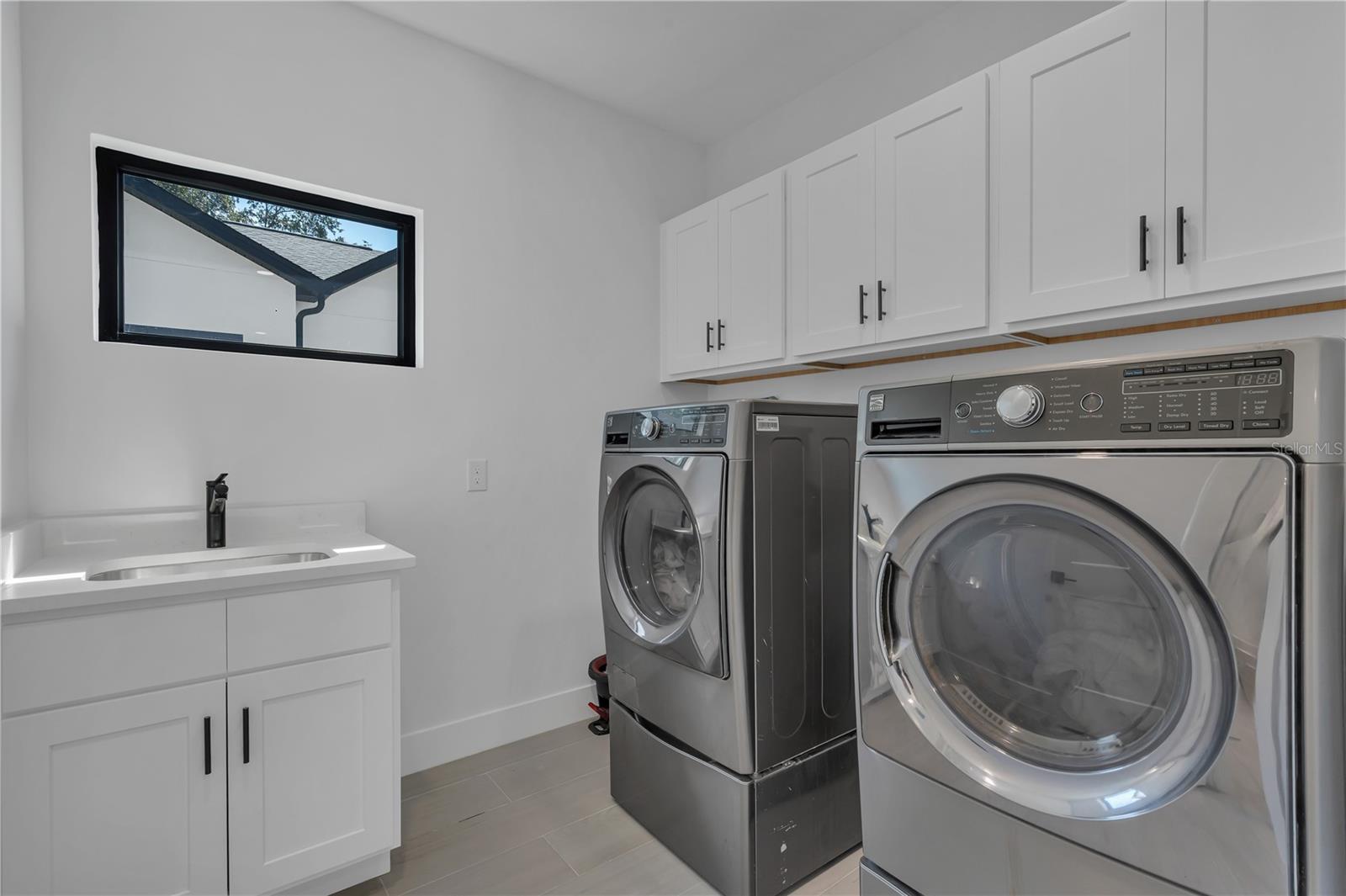 239 E HARDING St ORLANDO, FL 32806