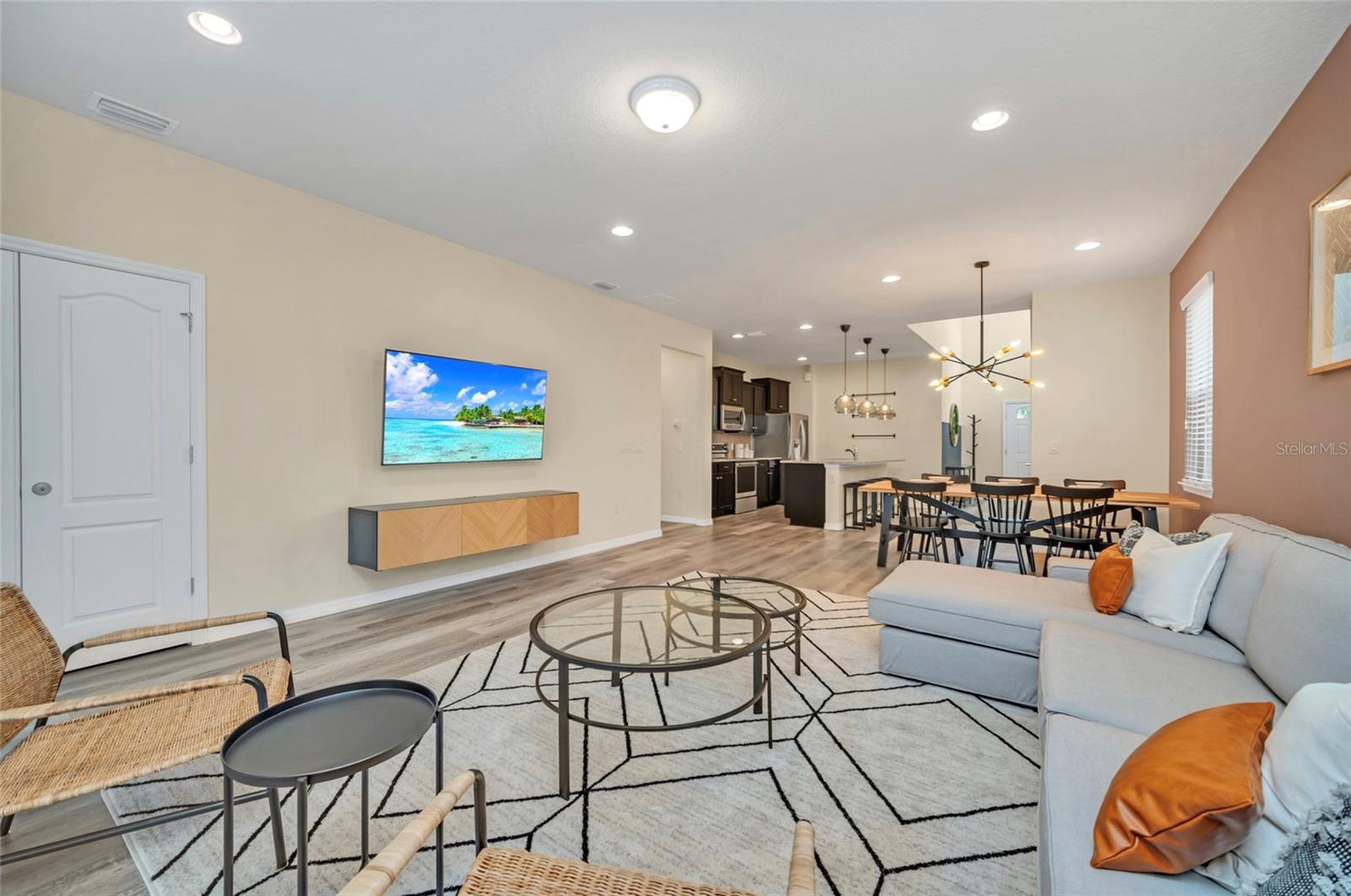 1801 NICE Ct KISSIMMEE, FL 34747